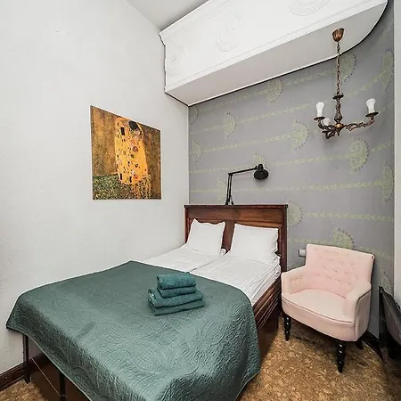 Quiet And Cosy In Old Town Apartment