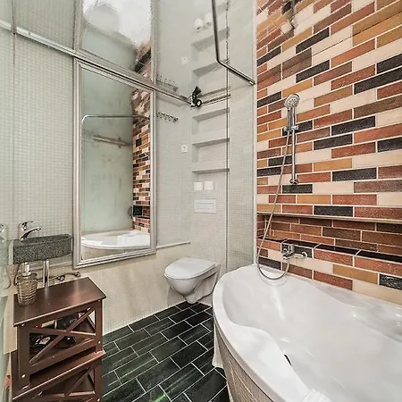 Quiet And Cosy In Old Town *